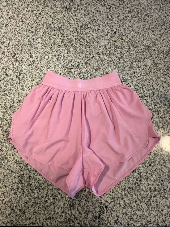 ALO Yoga Pants - ALO Yoga Women’s Candy Heart Pink Match Point Shorts